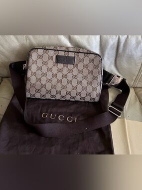 Authentic Gucci Beige GG Supreme Canvas Crossbody Bag